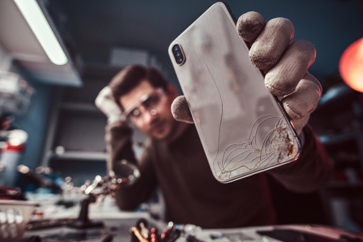 O que significa sonhar com celular quebrado